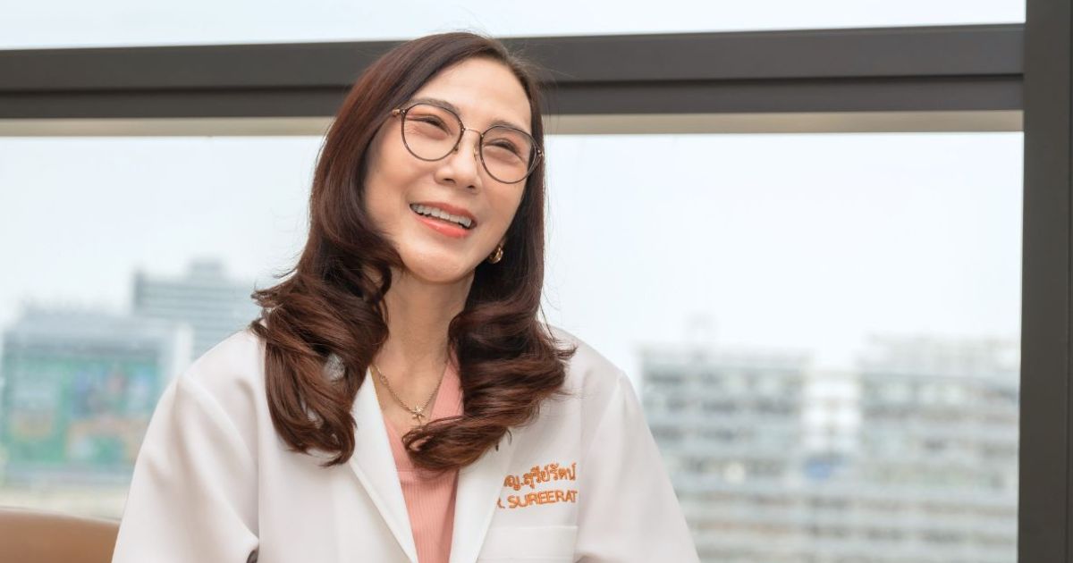 พญ. สุรีย์รัตน์ หมอสวนหัวใจ ผู้ยึดคติ “คนไข้ต้องได้กำไรชีวิต 100% เสมอ” - Dr. Sureerat Panyarachun, the Cardiologist with a Motto: “Every patient deserves 100% of their life back.”